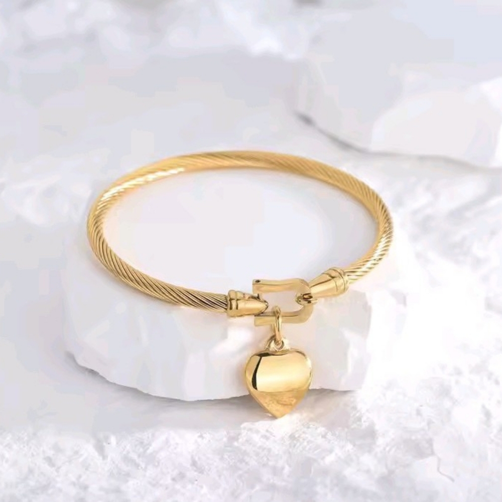 Eternal Heart Gold Charm Bracelet